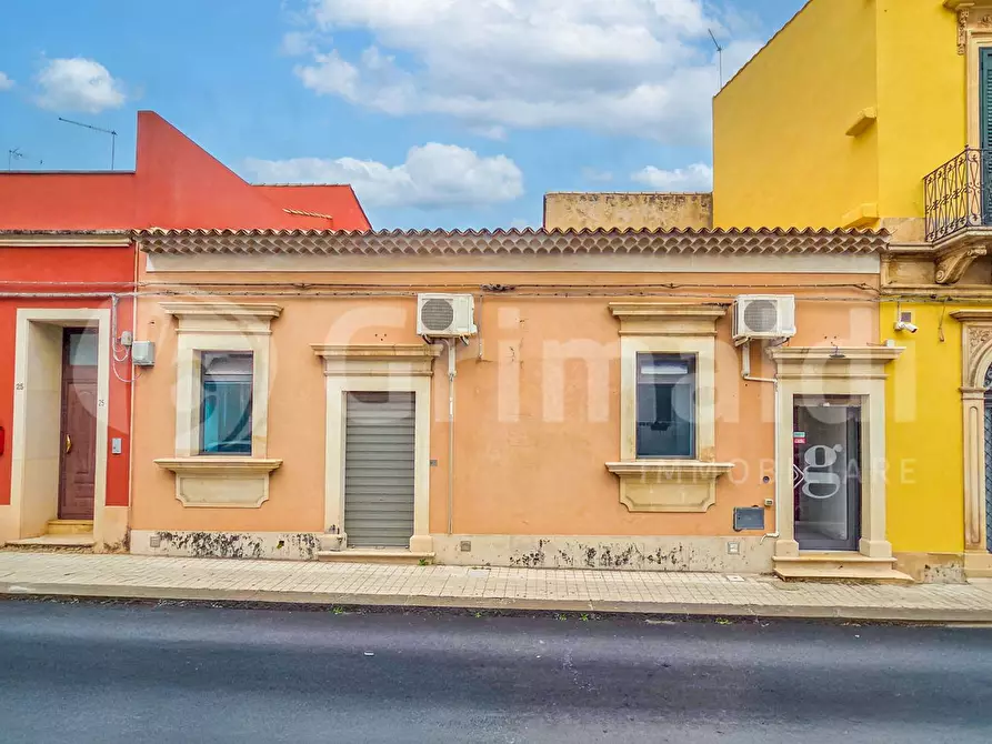 Immagine 1 di Casa indipendente in vendita  in Via VENEZIA, 21/23 a Avola