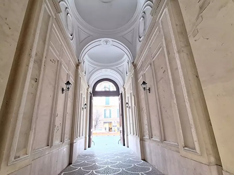 Immagine 3 di Appartamento in vendita  in Corso Umberto I a Napoli