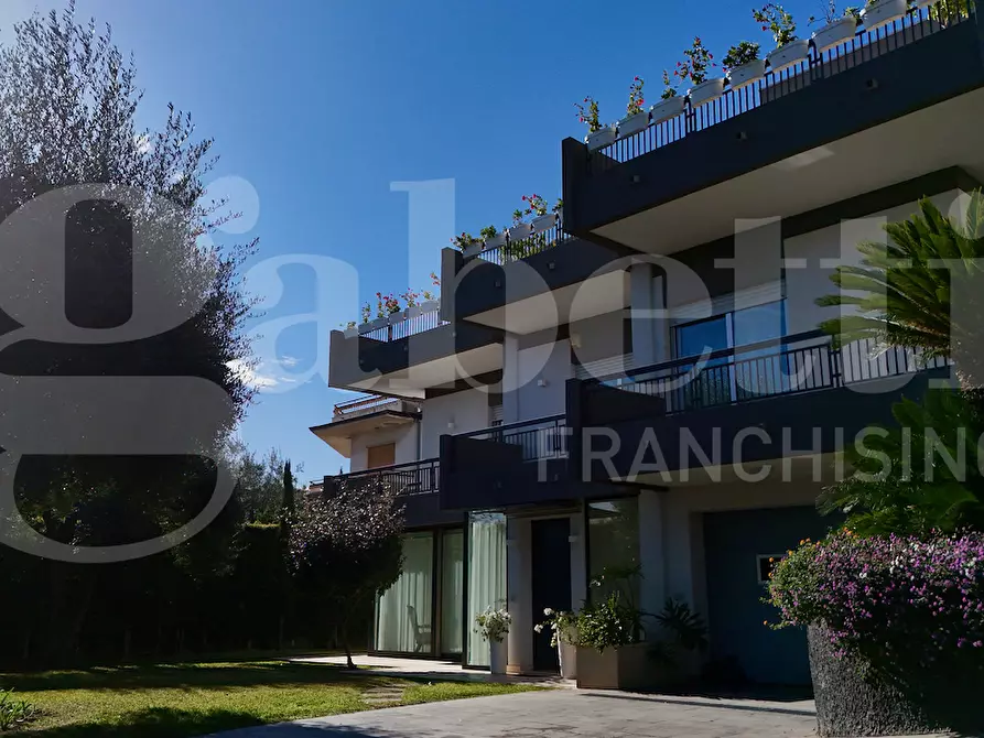 Immagine 3 di Villa in vendita  in Via Tondo Gioieni a Catania