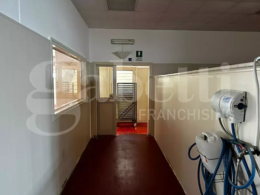 Immagine 17 di Capannone industriale in vendita  in Via Dei Calafati a Molfetta