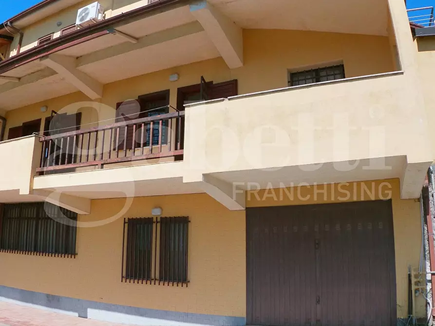 Immagine 3 di Casa bifamiliare in vendita  in Via FORMIA, 99/B a Catanzaro