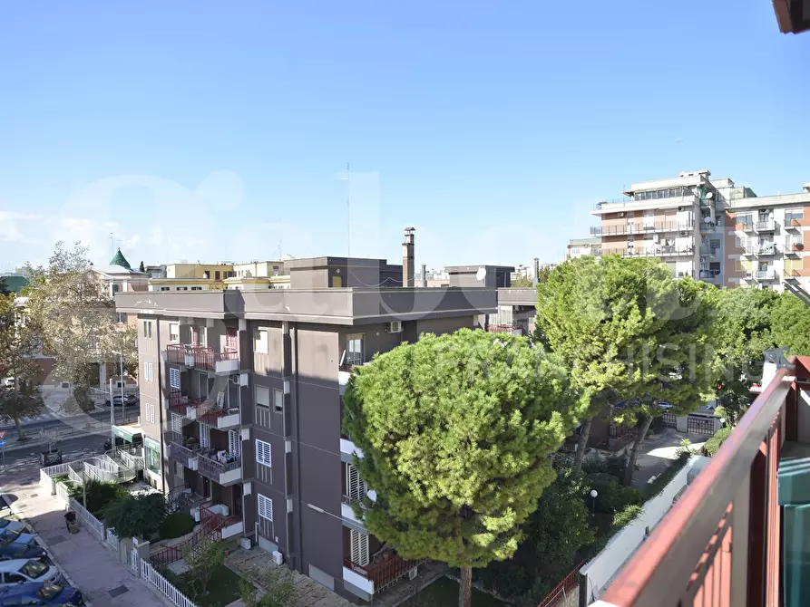 Immagine 10 di Appartamento in vendita  in Viale delle Repubblica, 60 a Bari
