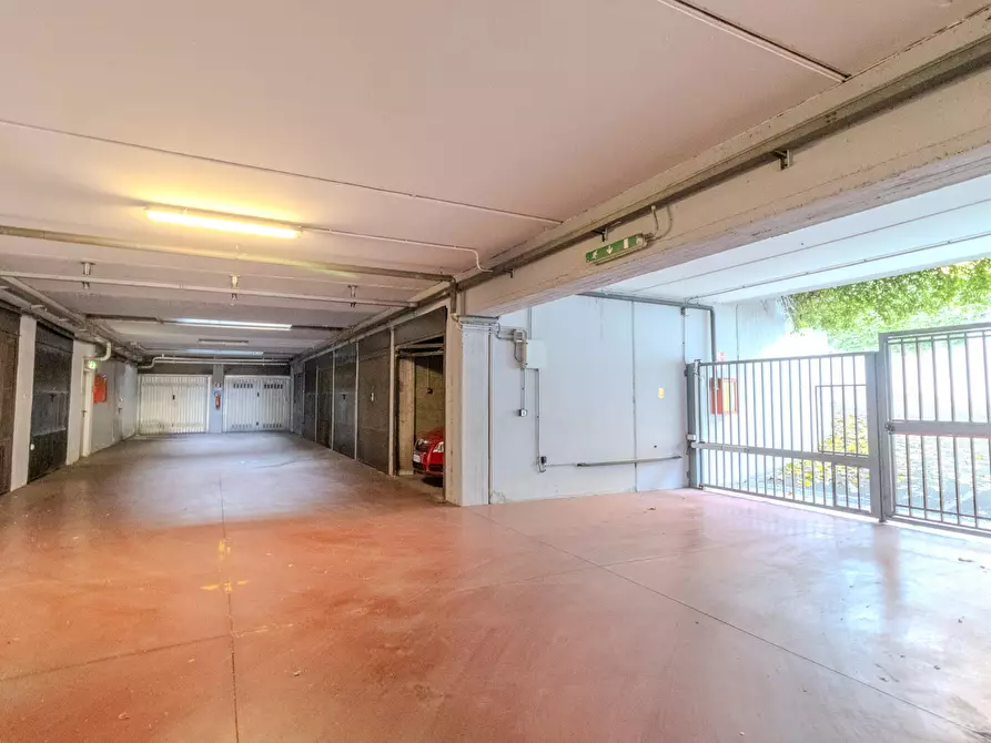 Immagine 13 di Box auto in vendita  in Via San Donato, 46 a Bologna