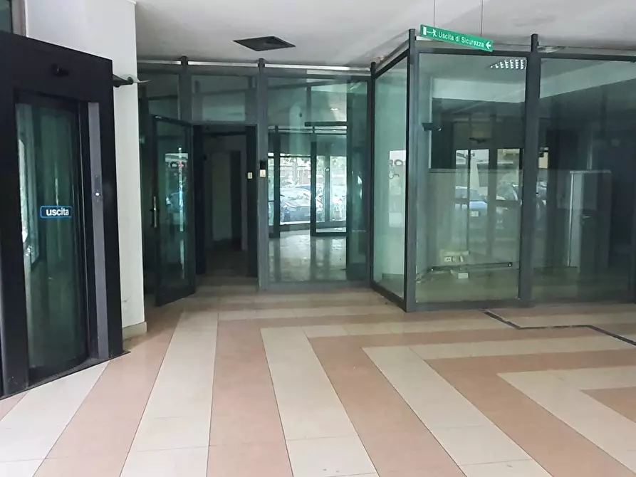 Immagine 4 di Magazzino in vendita  in Via Messina, 17- 17A a Palermo