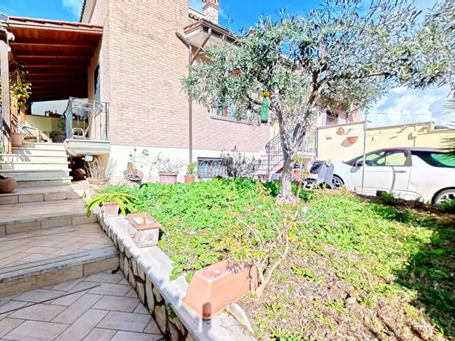 Immagine 1 di Casa quadrifamiliare in vendita  in Via brunello, 8 a Roma