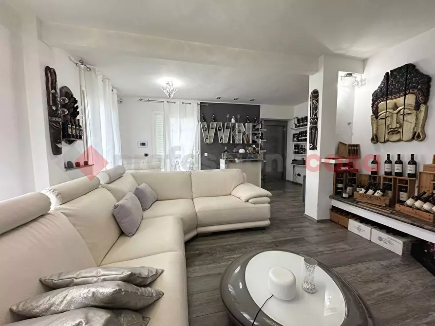 Immagine 2 di Villa in vendita  in Via BARTOLENA a Livorno