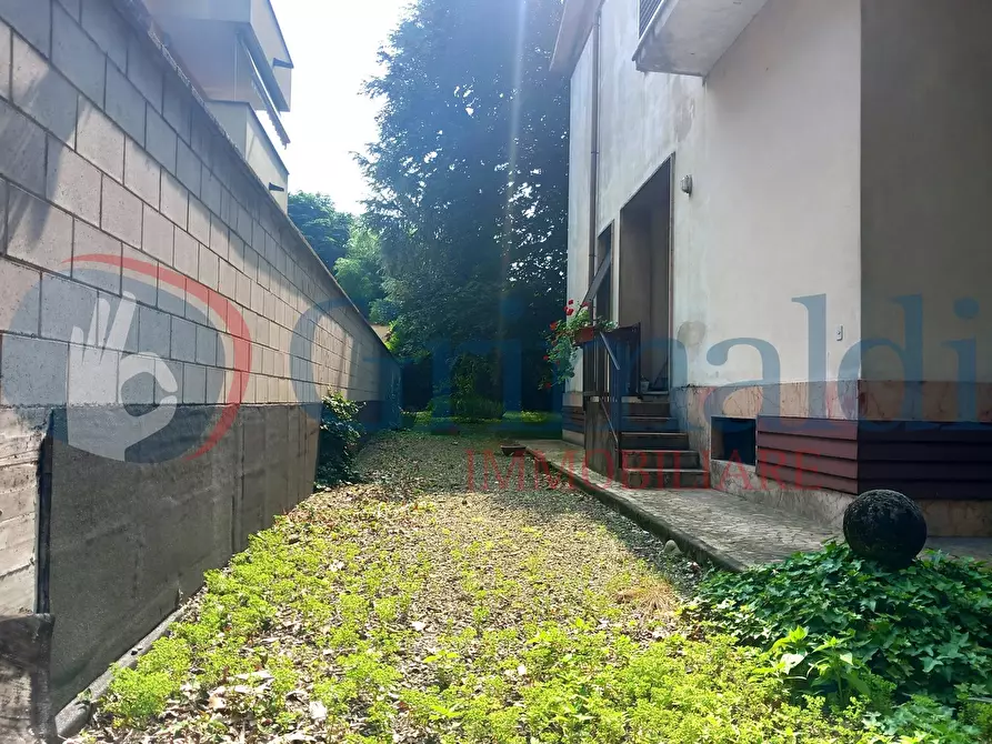 Immagine 6 di Villa in vendita  in Via Dante Alighieri, 15 a Limbiate
