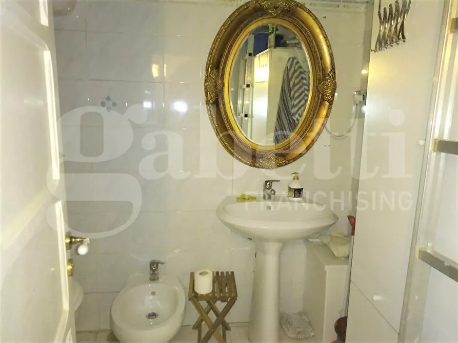 Immagine 24 di Palazzo in vendita  in Via Dell'Indipendenza, 25 a Gaeta