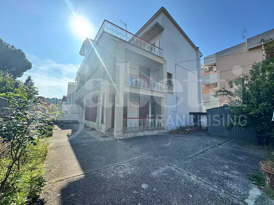 Immagine 1 di Appartamento in vendita  in Viale Orsini, 157 a Giulianova