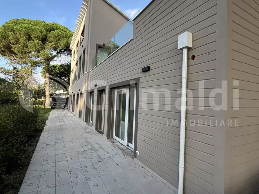 Immagine 7 di Appartamento in vendita  in Viale Vittorio Veneto a Cervia