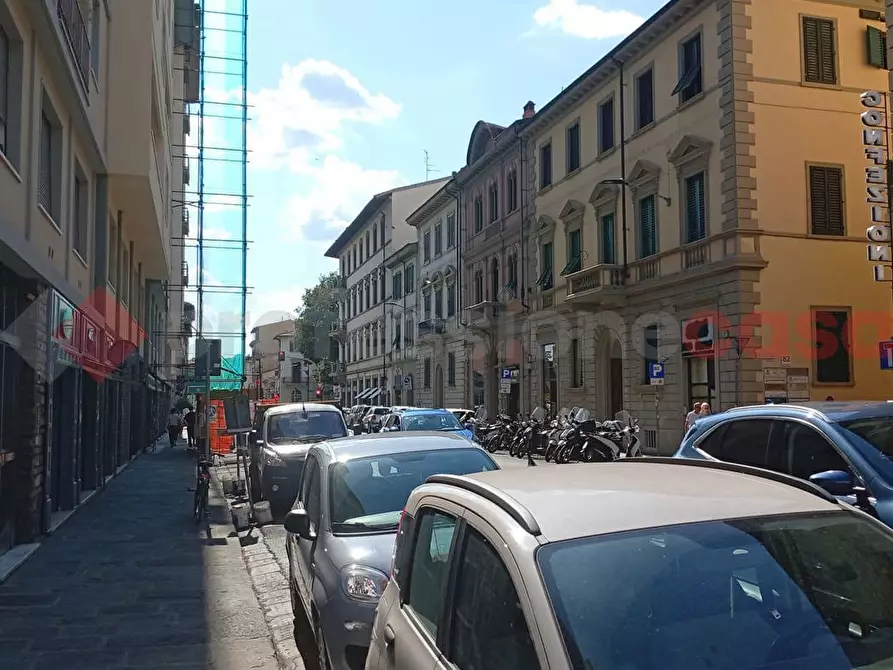 Immagine 2 di Negozio in vendita  in Via MARCONI a Firenze