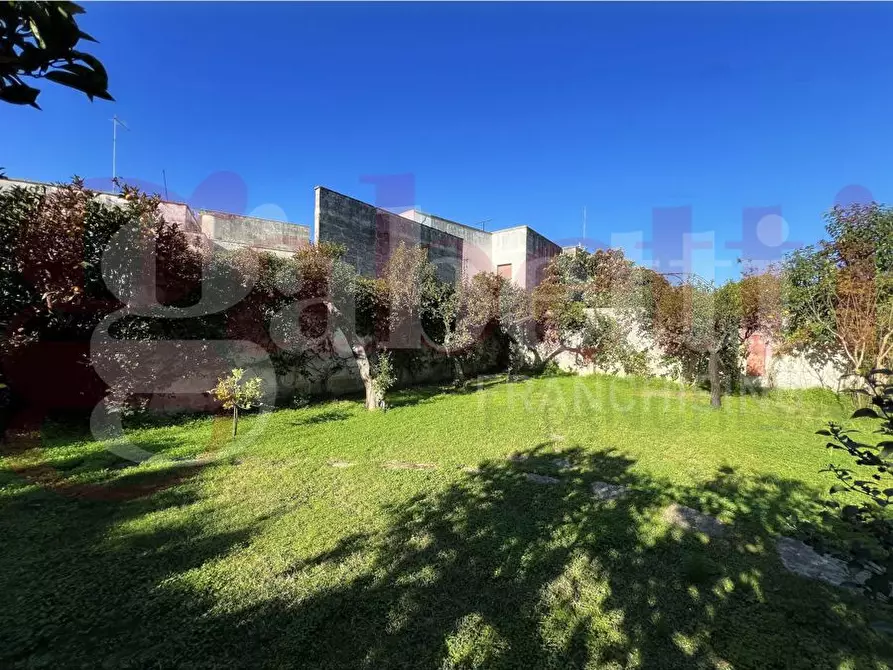 Immagine 27 di Villa in vendita  in Piazza Maria SS. del Rosario, 3/B a Guagnano