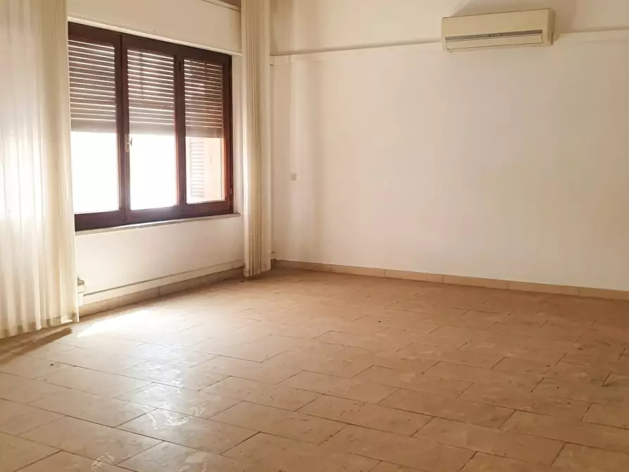 Immagine 1 di Appartamento in vendita  in Piazza Vittorio Veneto, 20 a Palermo