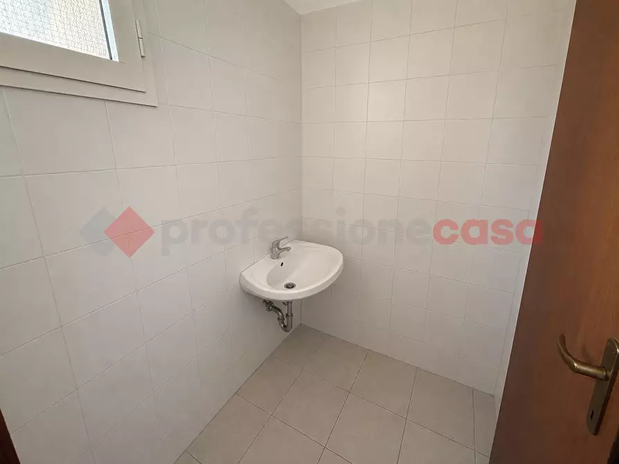 Immagine 10 di Negozio in vendita  in Via San Giuseppe, 4 a Anagni