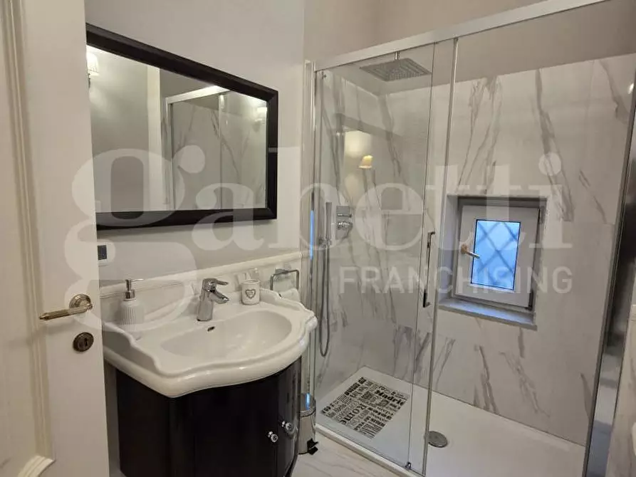 Immagine 23 di Palazzo in vendita  in Via Vesuvio a Torre Annunziata