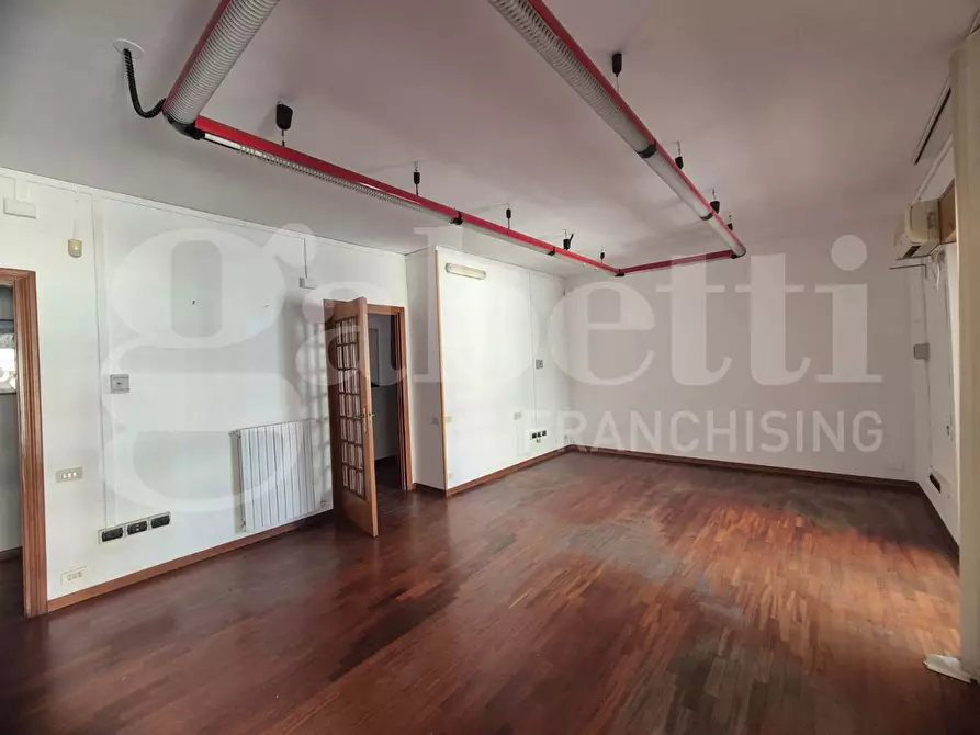 Immagine 15 di Appartamento in vendita  in Corso Umberto I, 221 a Torre Annunziata