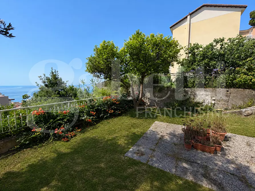 Immagine 1 di Appartamento in vendita  in Via dei Forti di Legnino a Finale Ligure