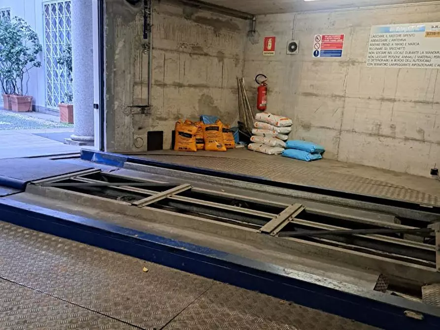 Immagine 7 di Box auto in vendita  in Corso di porta Romana, 55 a Milano