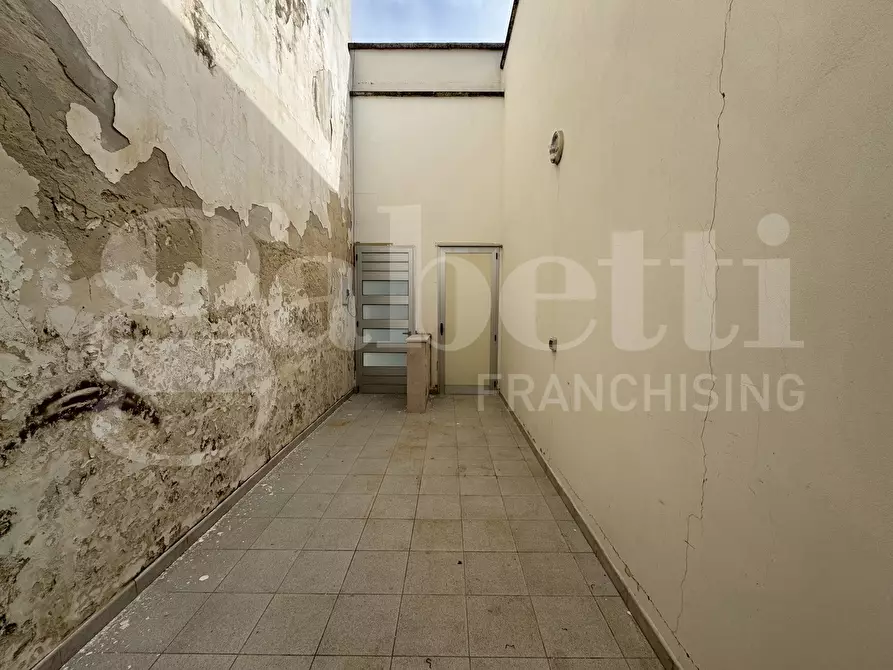 Immagine 9 di Negozio in affitto  in Via Garibaldi, 35 a Porto Cesareo