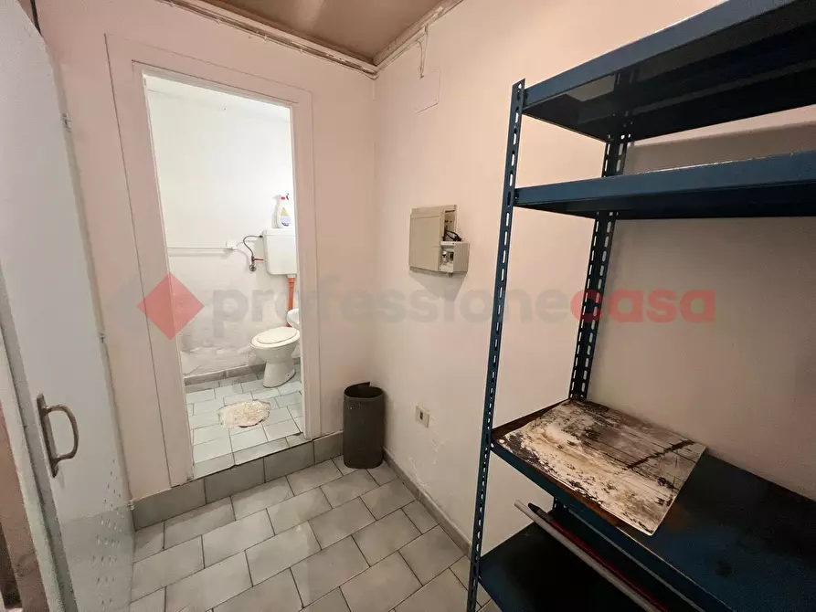 Immagine 13 di Negozio in vendita  in Corso Garibaldi a Spoleto