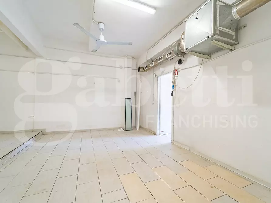 Immagine 11 di Laboratorio in vendita  in Via Busalla, 9 a Roma