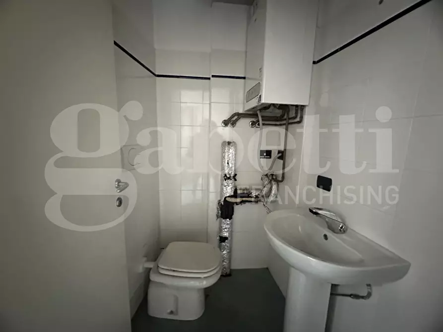 Immagine 21 di Attività commerciale in affitto  in Via Roma, 20 a Albese Con Cassano