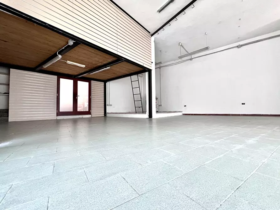 Immagine 3 di Negozio in vendita  in Via Cagliari, snc a Maracalagonis