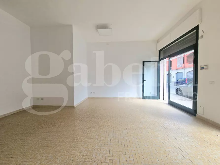 Immagine 4 di Negozio in affitto  in Via san gemiliano, 57 a Sestu