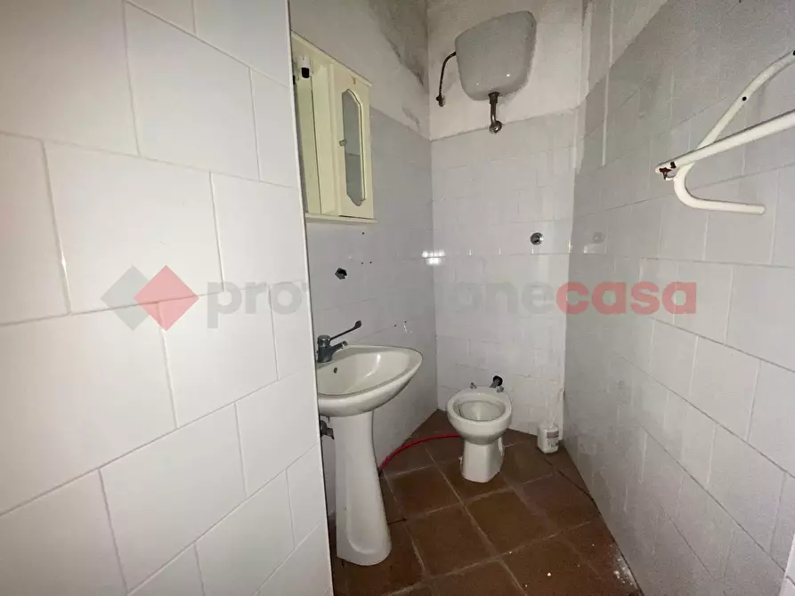 Immagine 26 di Negozio in vendita  in Via Piazza, snc a Sessa Aurunca