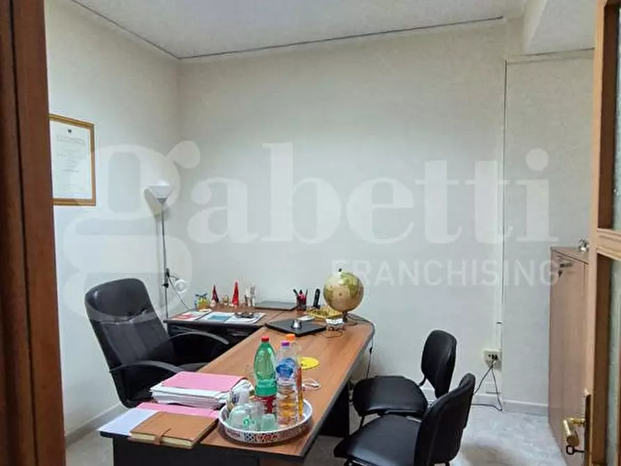Immagine 16 di Ufficio in vendita  in Via Gambardella, 16 a Torre Annunziata