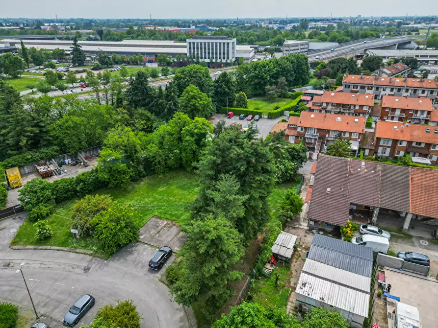 Immagine 11 di Terreno residenziale in vendita  in Via Ghiringhella, 13 a Agrate Brianza