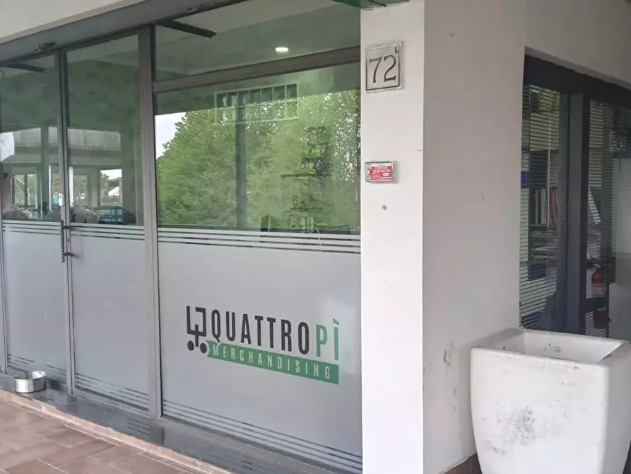 Immagine 2 di Negozio in vendita  in Via Axa - Via Eschilo, 72/L a Roma