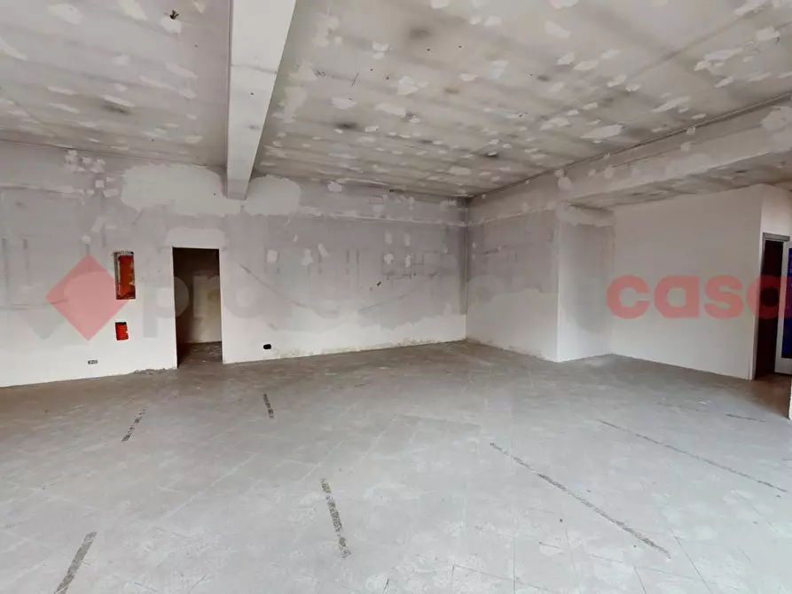 Immagine 6 di Negozio in vendita  in Via della Casetta Mattei a Roma