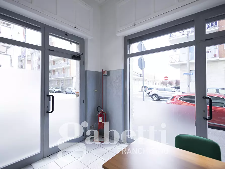 Immagine 3 di Negozio in vendita  in Via Vandalino, 142 a Torino