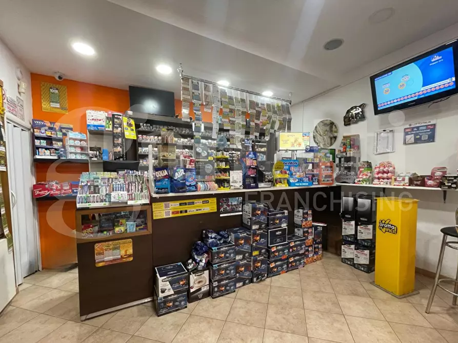 Immagine 5 di Negozio in vendita  in Via Indipendenza, 224 a Gaeta