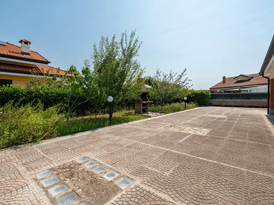 Immagine 42 di Villa in vendita  in Viale Veneto a Orbassano