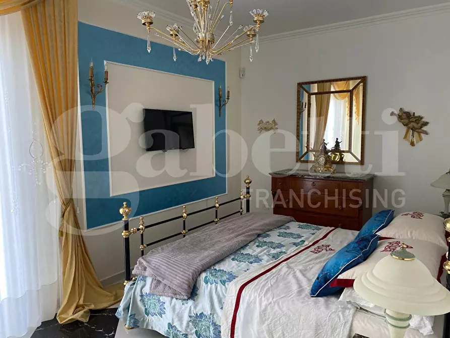Immagine 15 di Casa trifamiliare in vendita  in Via Andrea Gusmai a Trani