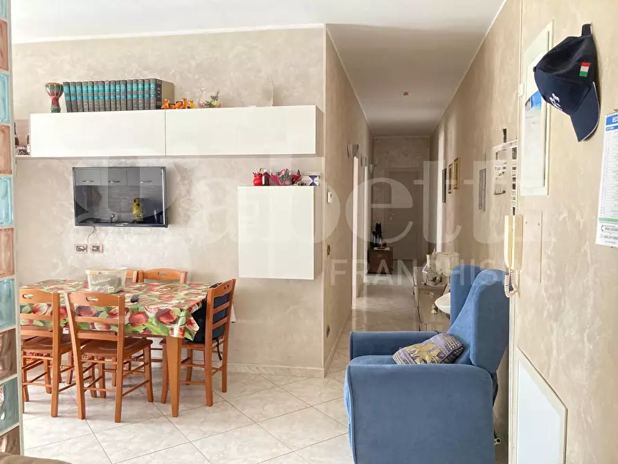 Immagine 2 di Appartamento in vendita  in Via Umberto Giordano a Torremaggiore