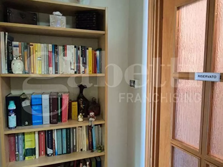 Immagine 19 di Ufficio in vendita  in Via Gambardella, 16 a Torre Annunziata