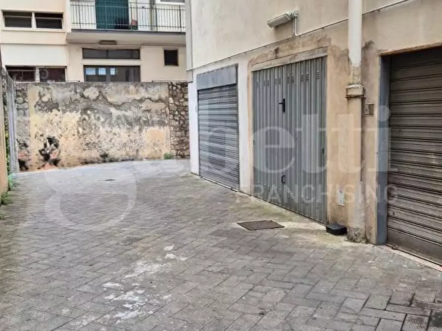 Immagine 49 di Appartamento in vendita  in Via DELLE IV GIORNATE, 37 a Torre Annunziata