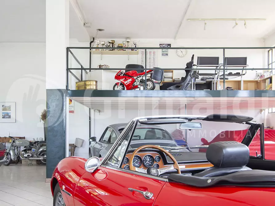 Immagine 11 di Albergo/B&B/Residence in vendita  in Via Besozzo, 12 a Mercallo