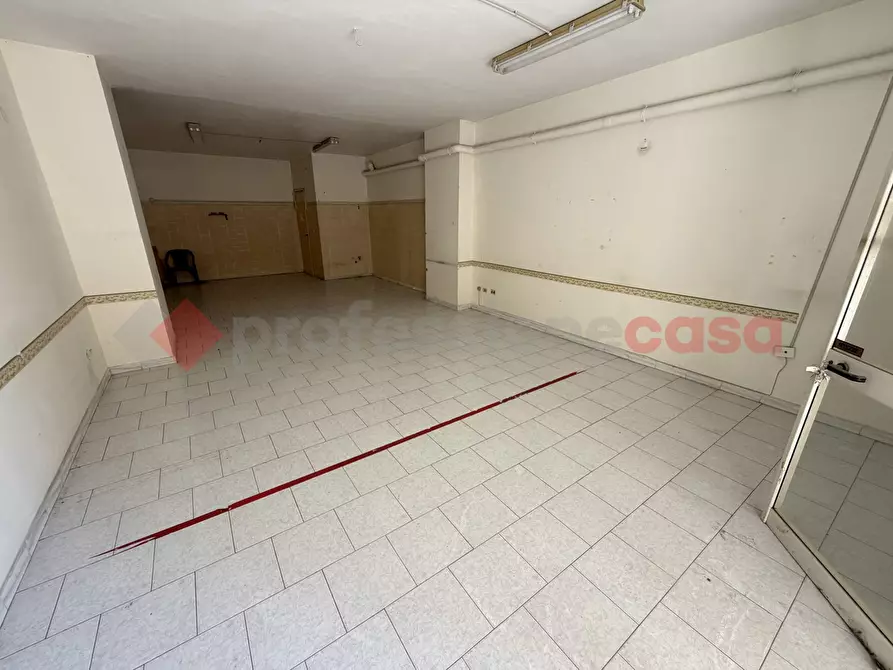 Immagine 5 di Negozio in vendita  in Via Lugnano, snc a Santa Maria Capua Vetere