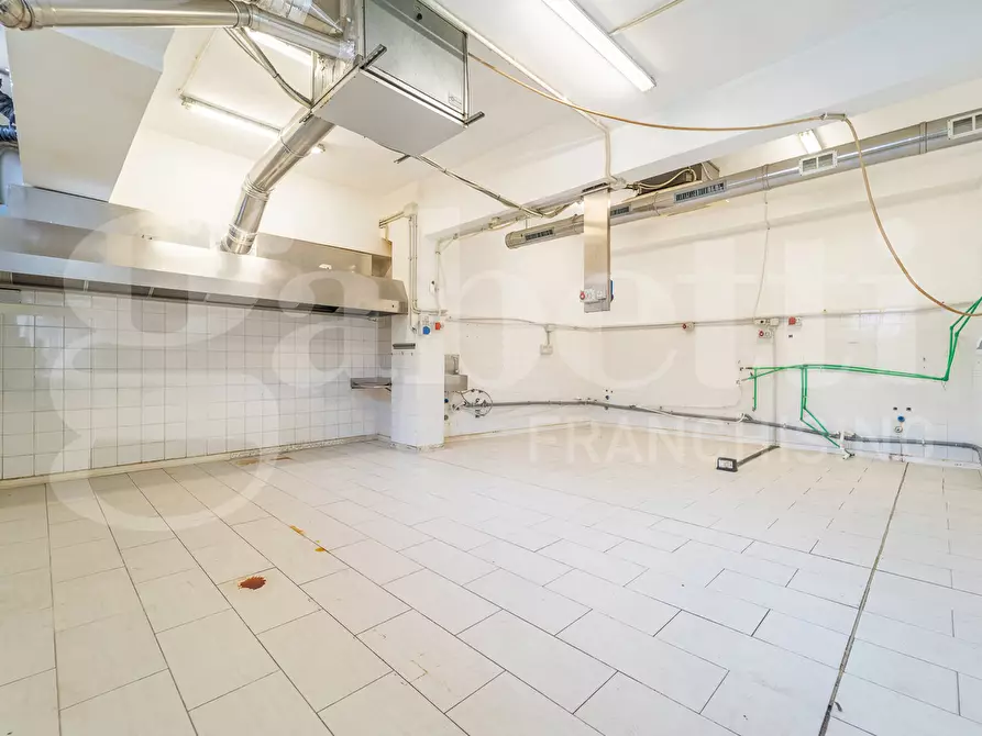 Immagine 9 di Laboratorio in vendita  in Via Busalla, 9 a Roma