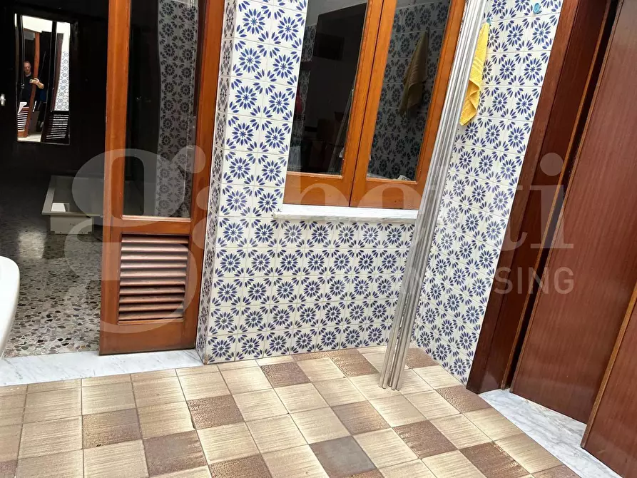 Immagine 5 di Palazzo in vendita  in Via CATULLO, 3 a Grottaglie