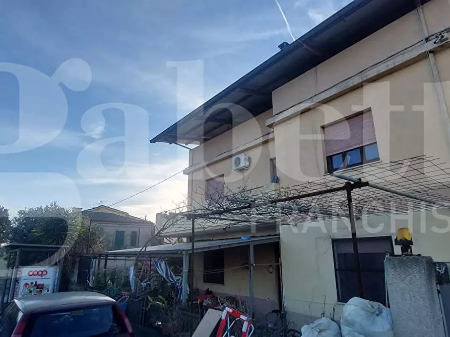 Immagine 9 di Palazzo in vendita  in Viale MAGNA GRECIA, 130 a Catanzaro