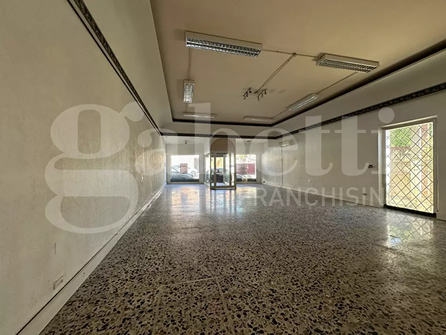 Immagine 6 di Negozio in vendita  in Via Roma, 2 a Capoterra