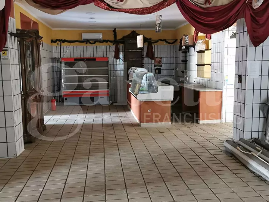 Immagine 1 di Negozio in affitto  in Strada Statale Appia, snc a Benevento