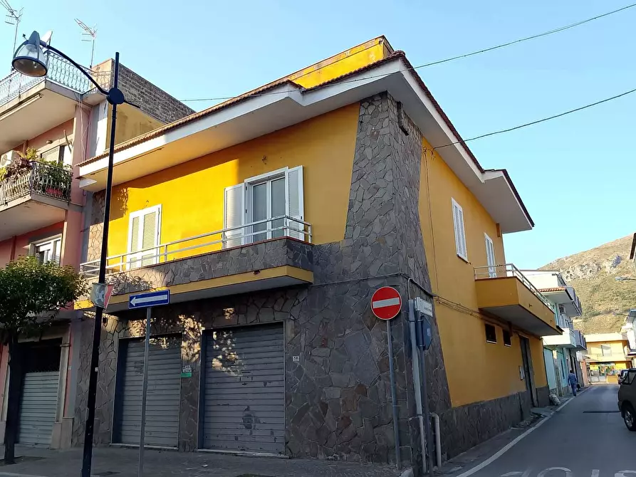 Immagine 2 di Casa indipendente in vendita  in Via Trento a Mondragone