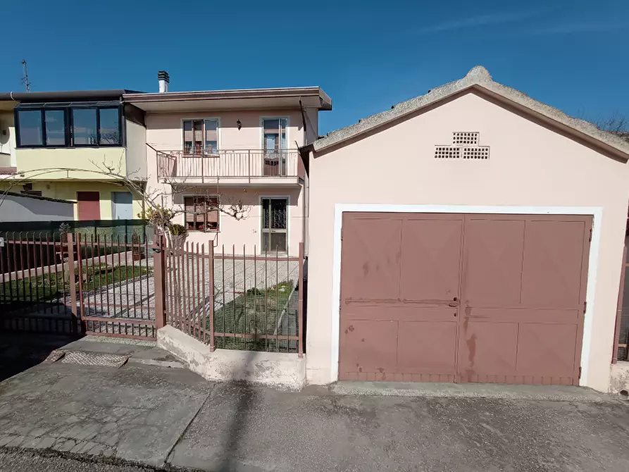 Immagine 2 di Casa indipendente in vendita  in Via Cavarzere, via Riviera Dolomiti, 36 a Cavarzere