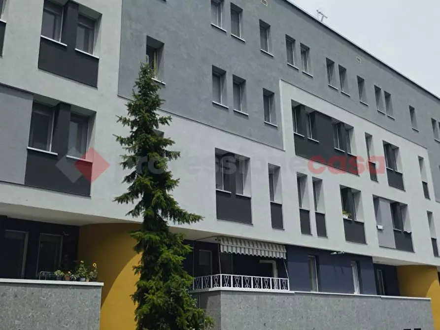 Immagine 4 di Negozio in vendita  in Via XXV APRILE, 1 a Binasco